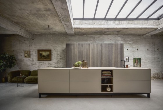 Opbergwonder met ruimtebesparende inschuifdeuren - next125