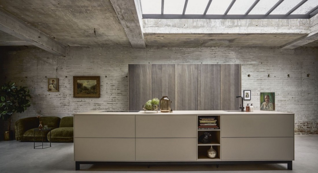 Opbergwonder met ruimtebesparende inschuifdeuren