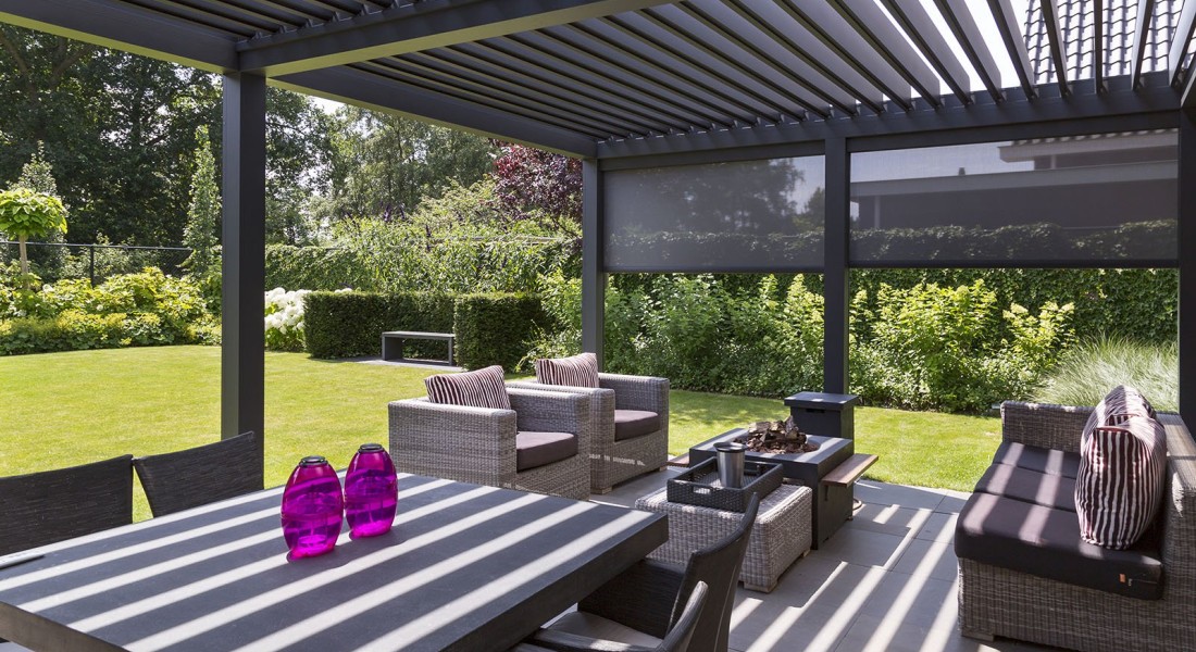 Beschermd genieten van de zon met goede zonwering rondom het huis