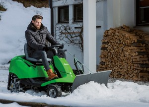 Zitmaaier met sneeuwruimset - 