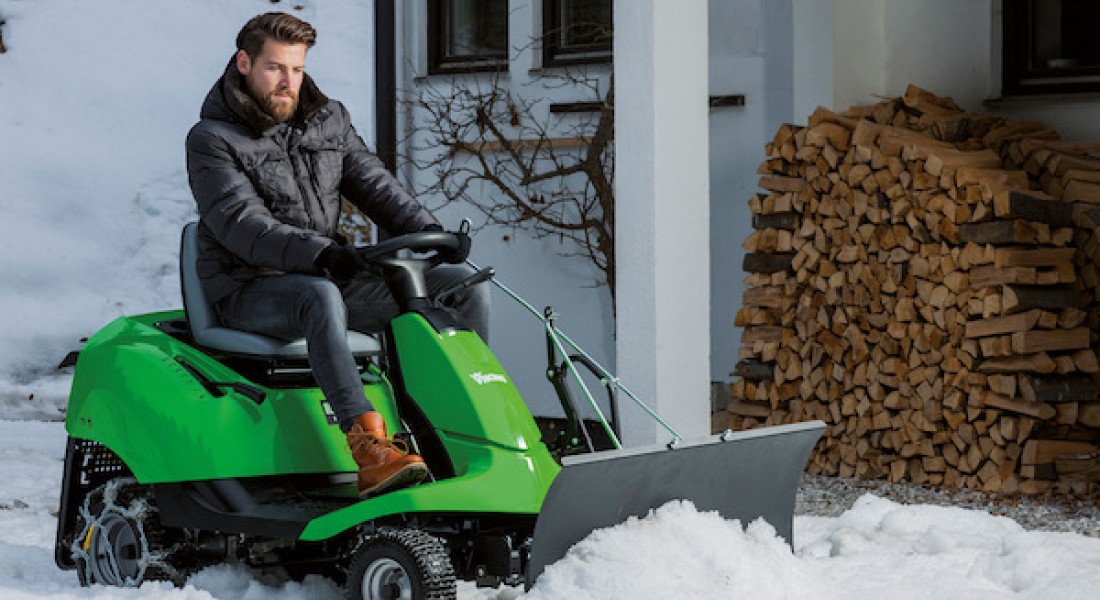 Zitmaaier met sneeuwruimset