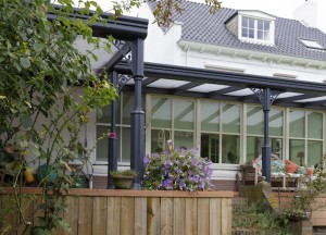 Optimaal genieten van je terras met een terrasoverkapping - 