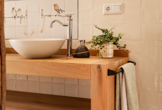 Hout in de badkamer - RestyleXL