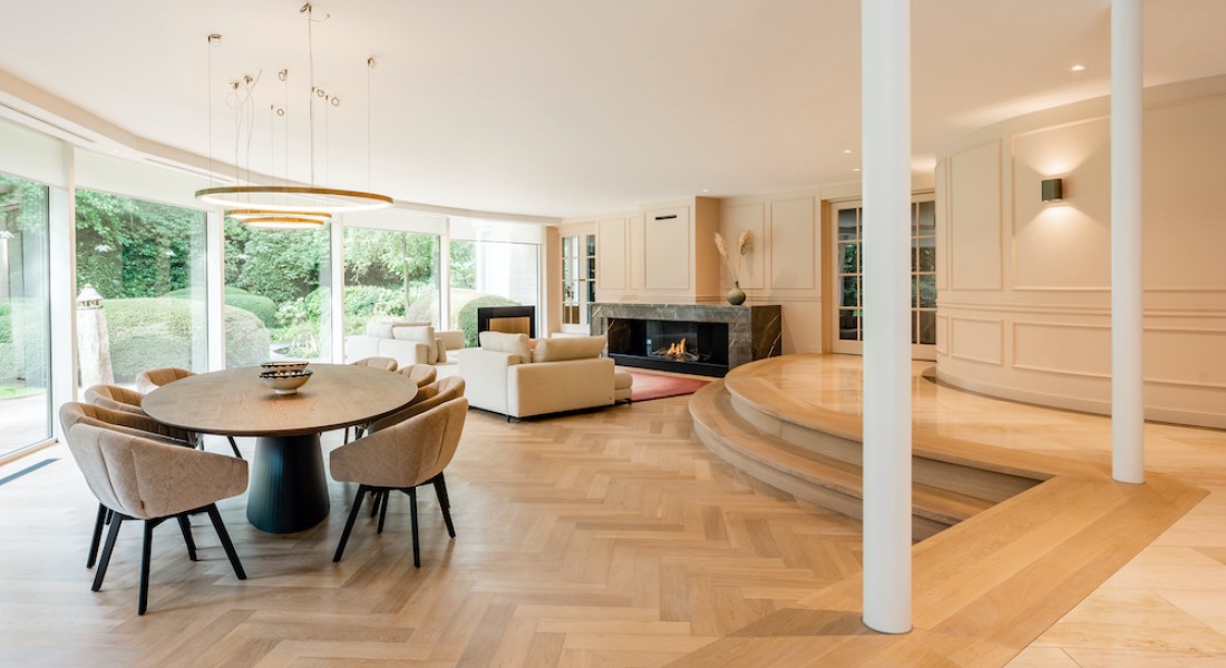 Binnenkijken: Renovatie van een prachtig gelegen bos Villa