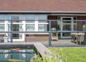 Uit de wind op je terras: genieten met windschermen - 