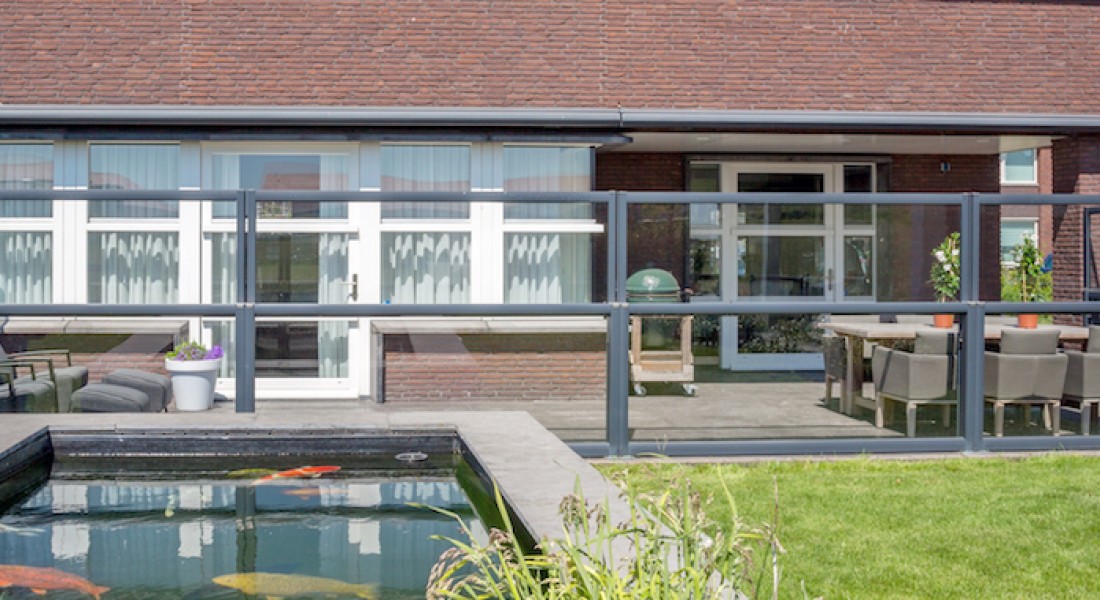 Uit de wind op je terras: genieten met windschermen