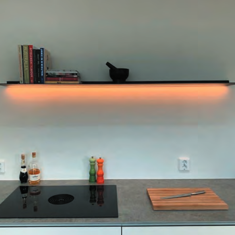 Wandplank met verlichting | Dekker Zevenhuizen