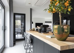 Modern zwarte keuken | RestyleXL