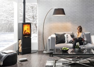 Vrijstaande kachel in het interieur - 