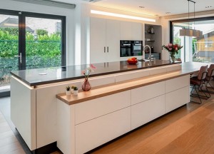 Moderne eilandkeuken | Uw KeukenSpeciaalzaak - UW keukenspeciaalzaak