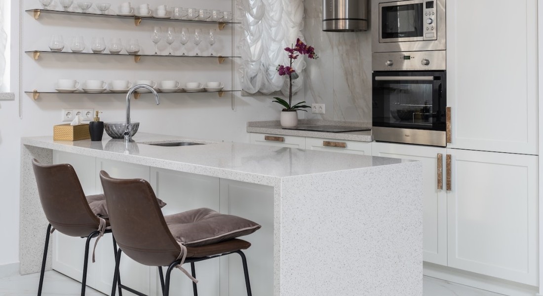 Zo stijl je een keuken met bartafel