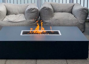 Sfeer in de tuin met een vuurtafel - 