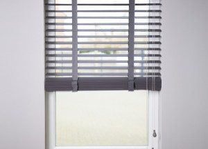 Grijze Houten jaloezie | Creon - Creon ramen &amp; rolluiken