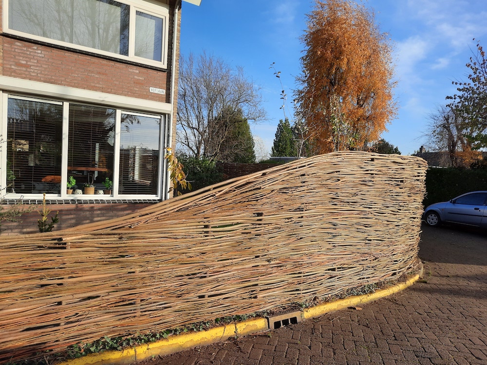 Golvende of bolle schutting | Wilhout