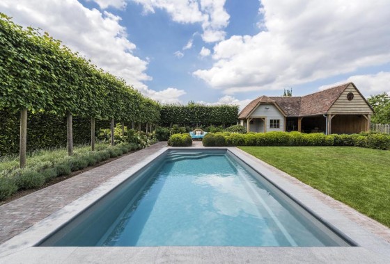 Haal meer uit je tuin met een privé zwembad - Compass Pools.