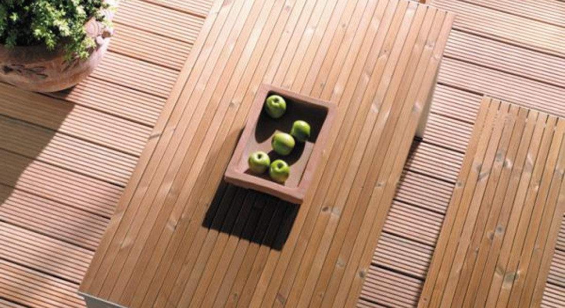 Parketmeester introduceert buitenparket. Revolutionaire buitenvloeren van composiet tot hout en zelfs met bamboe