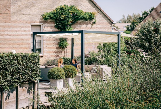 Tuininspiratie: zo creëer je een comfortabele schaduwplek in de tuin - ZONZ sunsails