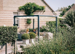 Tuininspiratie: zo creëer je een comfortabele schaduwplek in de tuin - ZONZ sunsails