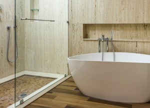 Wat is de beste manier om een kleine badkamer in te delen?