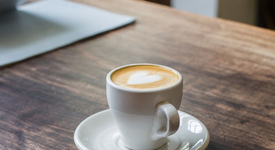 Het stoere karakter van steigerhout en de charme van een steigerhouten tafel