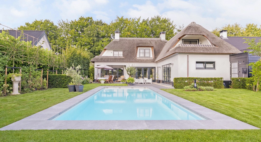 Geniet deze zomer van je eigen privézwembad met deze vijf stappen!