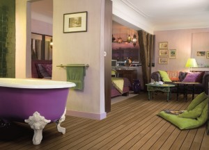 Warme houtlook badkamervloer met laminaat - 