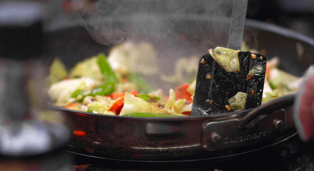 Must-have kookgerei voor het bereiden van heerlijke maaltijden bij de open haard