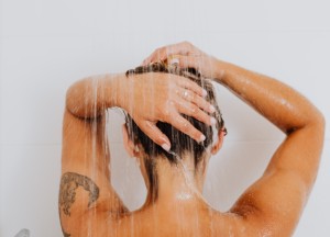 Het belang van een nooddouche tijdens een badkamerverbouwing