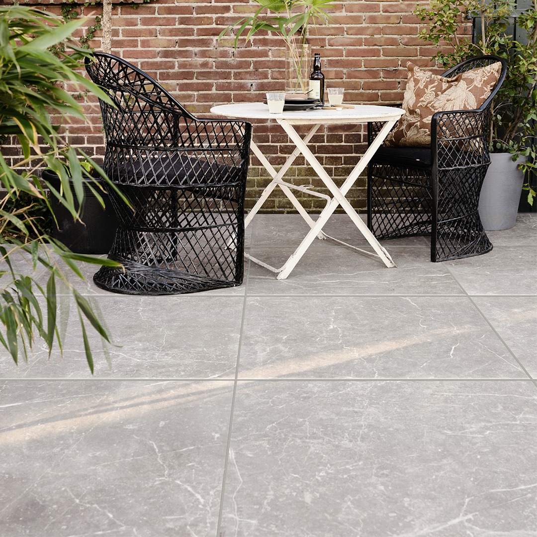Outside Marble | vtwonen buitenvloeren by Douglas & Jones