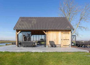 Kersbergen plaatst binnen en buiten natuursteen - 