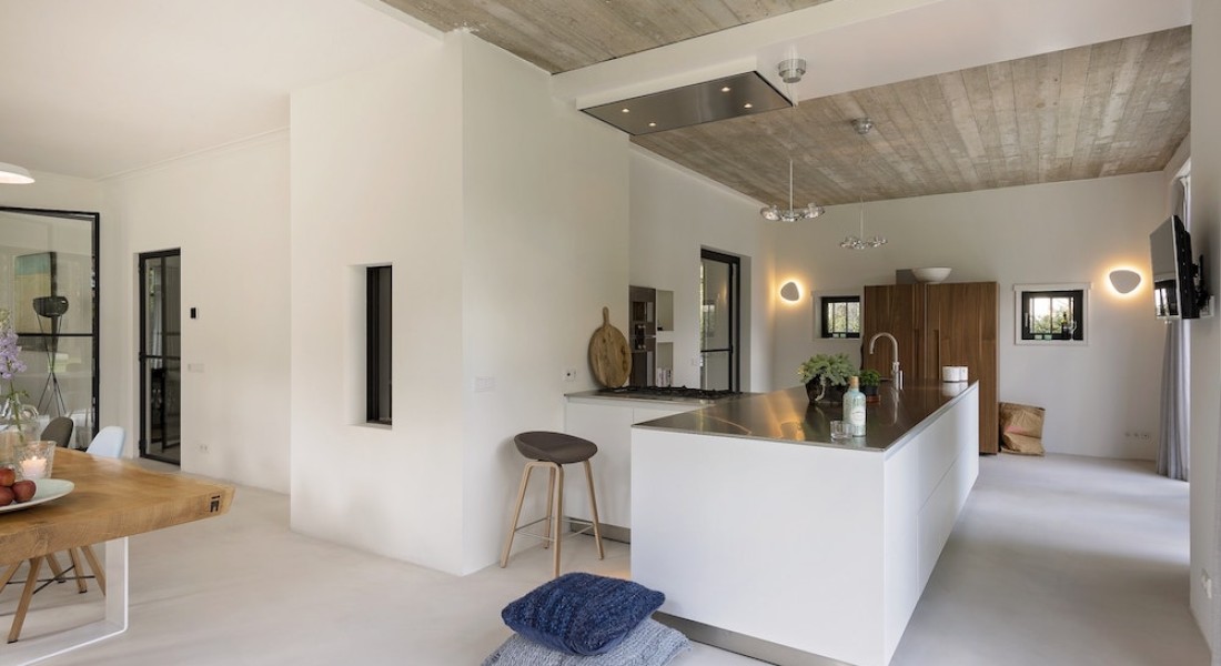 Stijlvolle bulthaup keuken aangevuld met werkkast