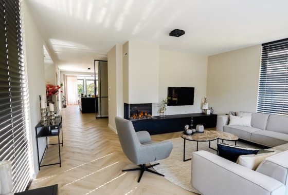 Maatwerk tv-meubel rond elektrische haard - Warmtestore