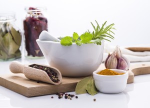 Dit is waarom jij een spatscherm voor in je keuken nodig hebt - 