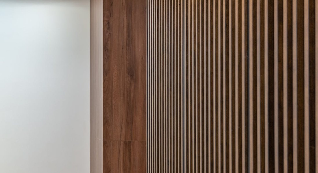 Geef je badkamer stijl met wandpanelen van Lamelio en plafond panelen van Florence