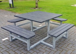 Vierkante picknick tafel | InGarden