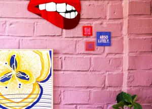 Kleurrijke spiegelende accessoires voor aan de muur - 