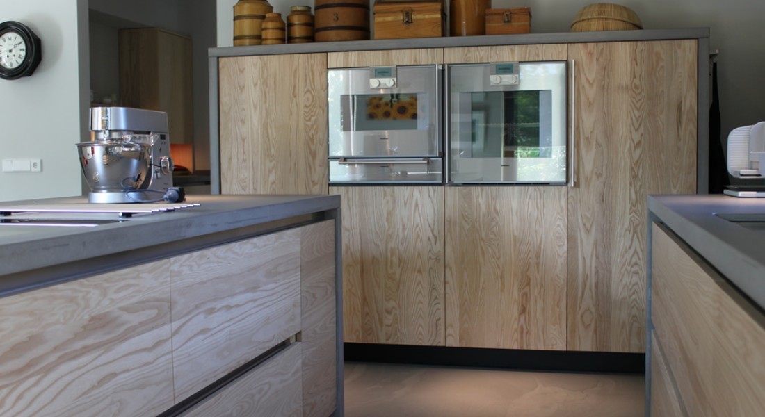 JP Walker moderne keuken van essenhout en beton