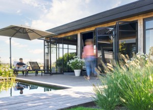 Verbind binnen en buiten met stijlvolle glaswanden - 