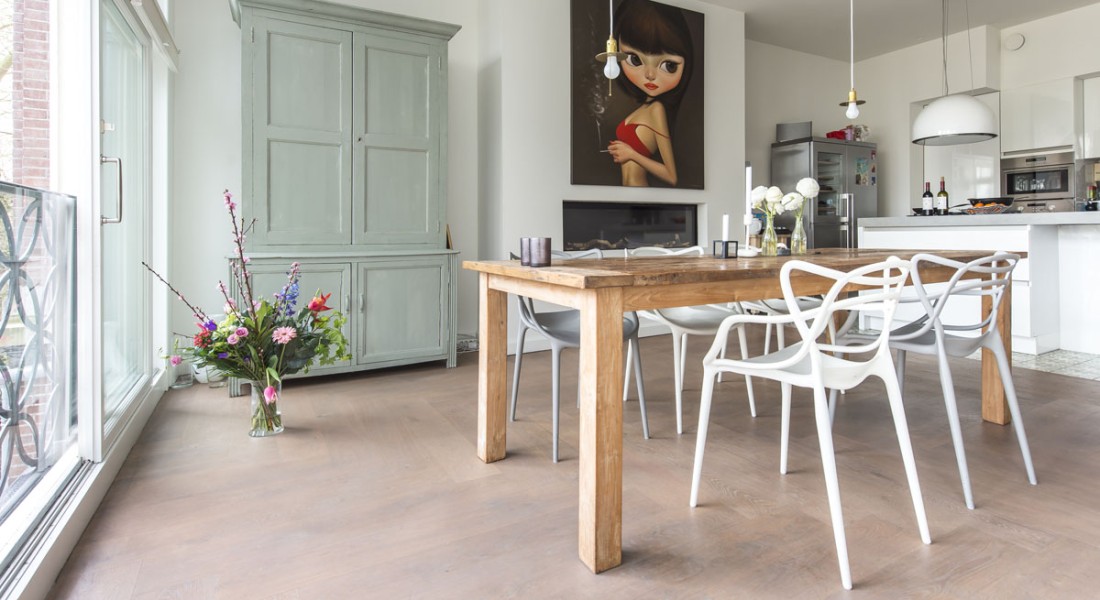 Ik ga mijn huis verbouwen en isoleren. Kan ik kiezen voor vloerverwarming met een parketvloer?