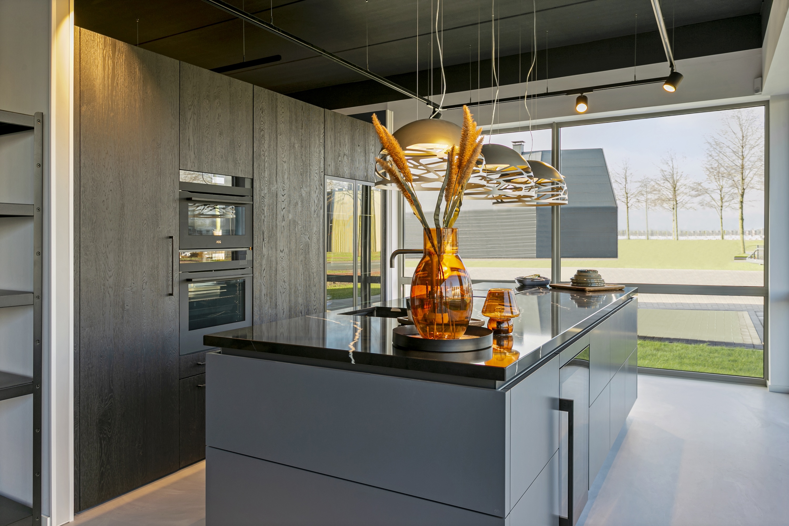 Donkere keuken | Keukenspecialisten.nl