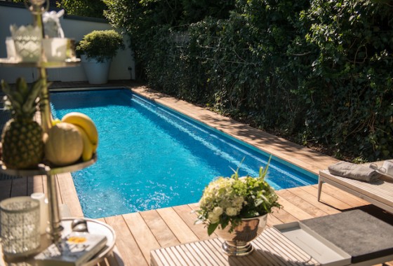 Een zwembad voor de kleine tuin - Compass Pools.