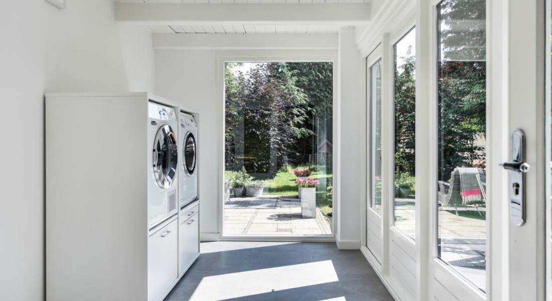 Een wasmachine kast met deuren: ja of nee?