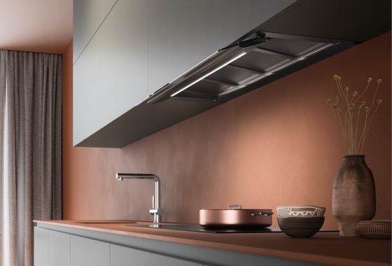 Deze verborgen afzuigkap van Falmec verwijdert effectief kookgeuren - Falmec