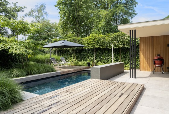 Bespaar bij het aanleggen en onderhouden van je zwembad - Compass Pools.