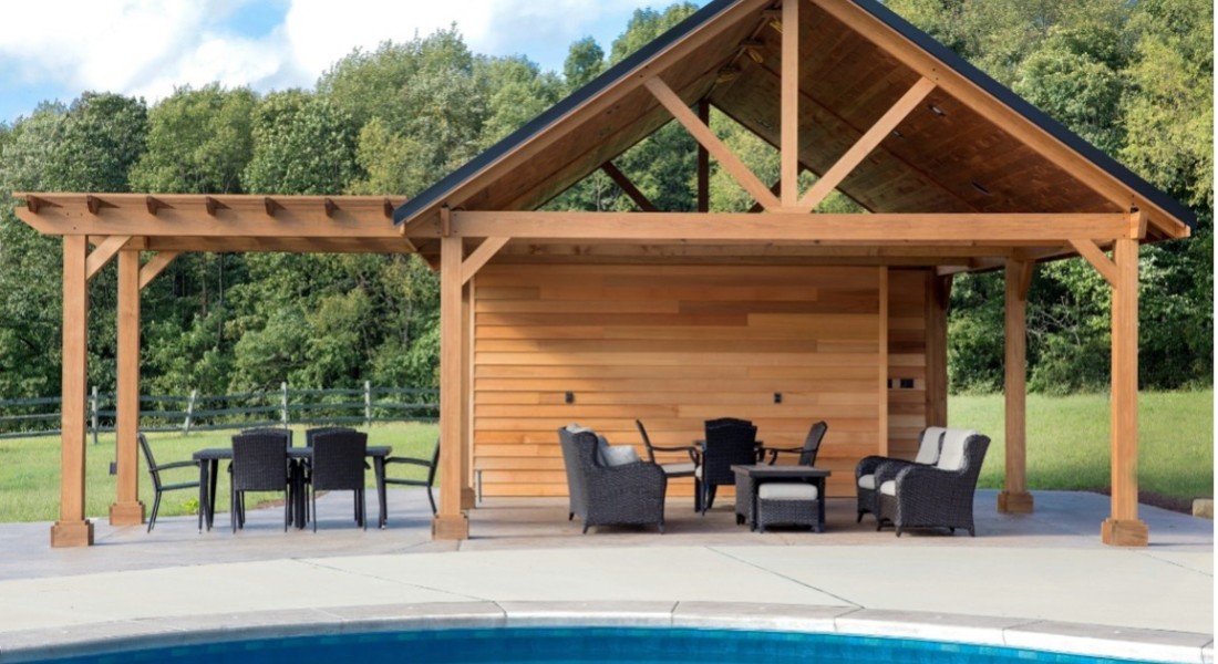 Breid je zwembad uit met een houten zwembadhokje