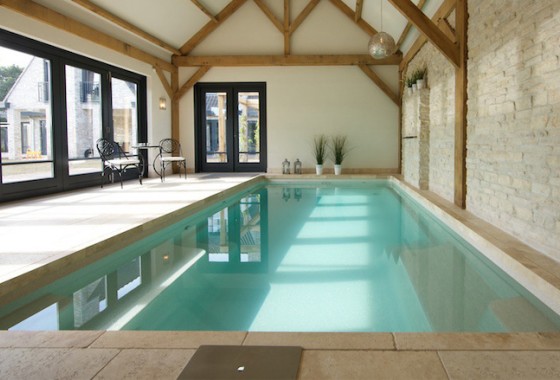 Thuis genieten van een binnenzwembad - Compass Pools.