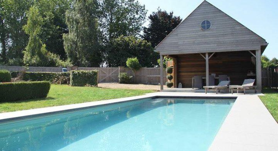 Wil je deze zomer zwemmen in eigen tuin? Dan is dit het moment om het zwembad te kopen
