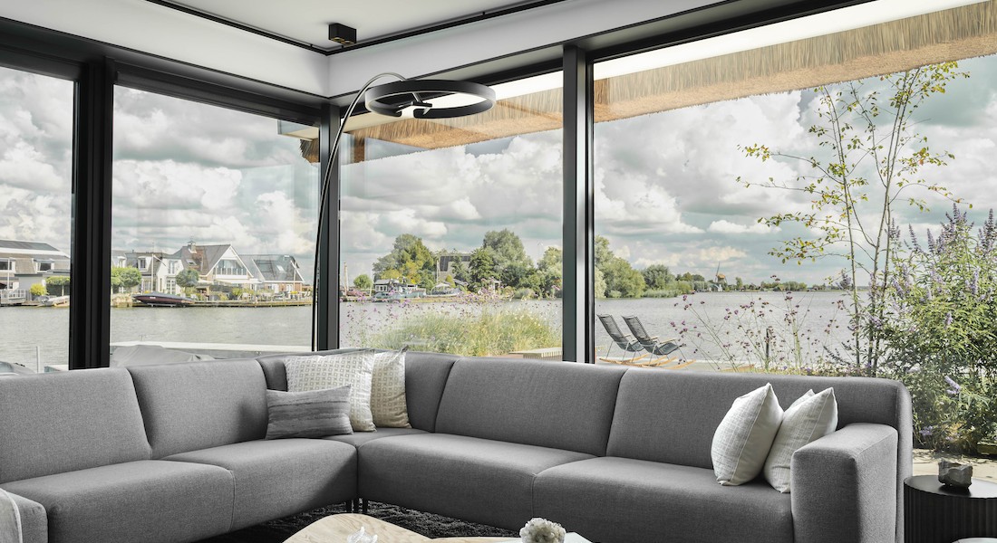 Stijlvolle woonkamer met akoestische harmonie