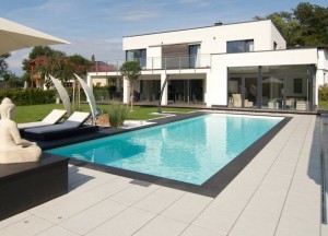Extra luxe: een zelfreinigend zwembad - Compass Pools.