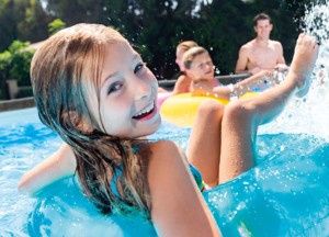 Zomerse verkoeling in een opzetzwembad - 